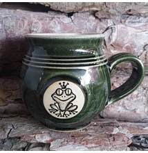 Zöld békás bögre - kicsi, emblémás