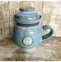 Világoskék tündéres szűrős bögre, emblémás -  pufi