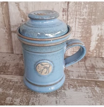 Világoskék csíkos cicás szűrős bögre, emblémás - egyenes