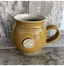 Sárga nyuszis bögre - nagy, emblémás - pufi