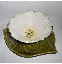 Müzlis tál - fehér virágos (alátét nélkül)