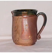 Barna díszes bögre