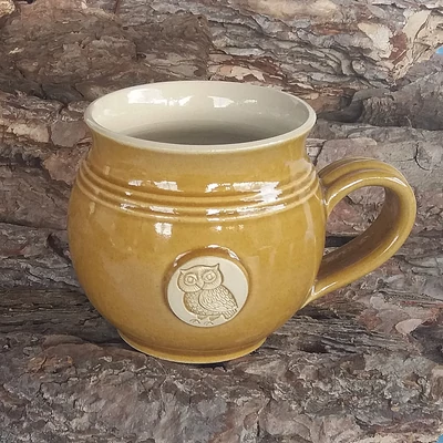 Sárga baglyos bögre - közepes, emblémás