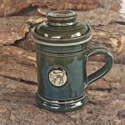 Zöld csíkos cicás szűrős bögre, emblémás - egyenes