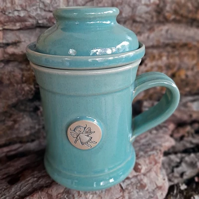 Almazöld tündéres szűrős bögre, emblémás - egyenes