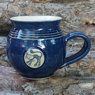 Kék csíkos cicás bögre - közepes, emblémás