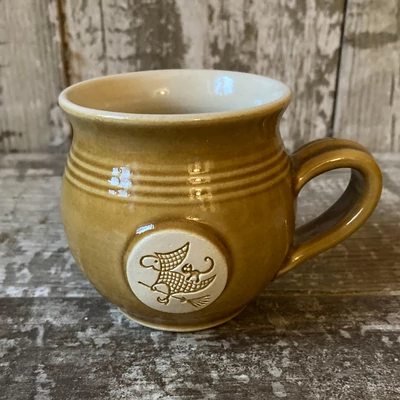 Sárga boszorkányos bögre - kicsi, emblémás