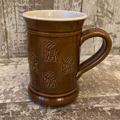 Barna kecskés bögre - nyomott mintás