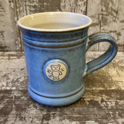 Világoskék macis bögre - nagy, emblémás