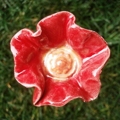 Piros kerámia virág 2.